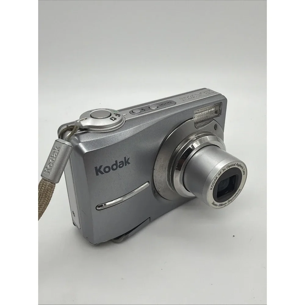 Kodak EasyShare C813 8.2MP 3 X Zoom Digital Camera  4GB SD Card  Tested Working